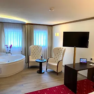 Zur Weinsteige**** Hotel